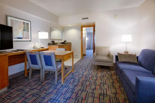 Embassy Suites by Hilton Chicago O'Hare Rosemont Rooms Photos