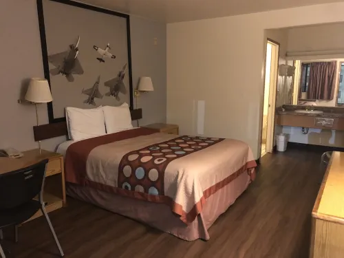 Super 8 Phoenix Metro North Rooms Photos