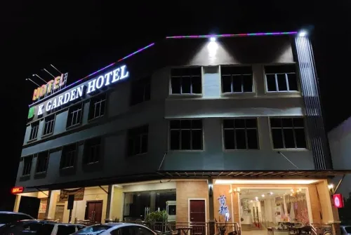 K GARDEN HOTEL PARIT BUNTAR Extérieur Photos