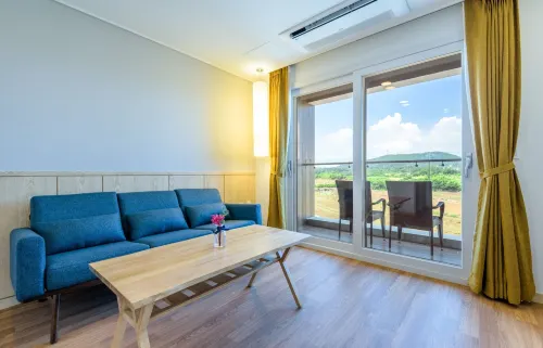 Thira Hotel Huoneet Photos