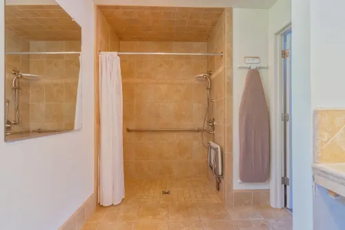 Mariposa Lodge Rooms Photos