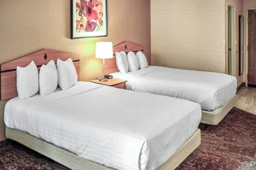 Crystal Inn Hotel & Suites - Midvalley Rooms Photos