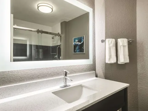 La Quinta Inn & Suites by Wyndham Orlando Lake Mary Chambres Photos