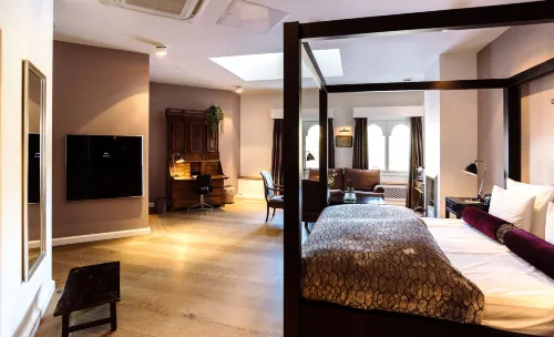 Nimb Hotel Kamar Photos