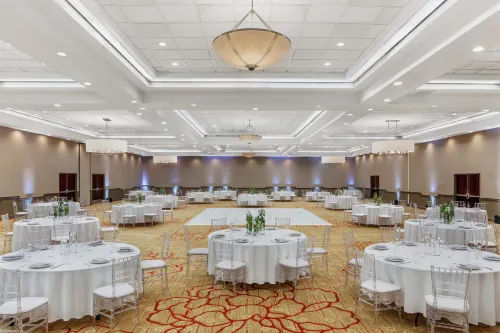 DoubleTree by Hilton Hotel Newark Airport Business Facilities Photos