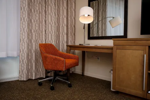 Hampton Inn & Suites by Hilton Truro Rooms Photos