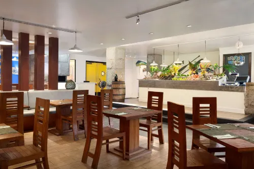Hilton Guam Resort & Spa Restauration Photos
