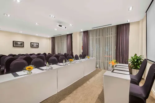 Mercure Hanoi la Gare Business Facilities Photos