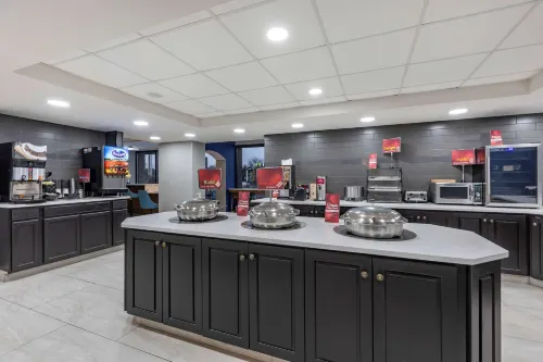 SureStay Plus Hotel by Best Western St. Louis Westport Restauration Photos