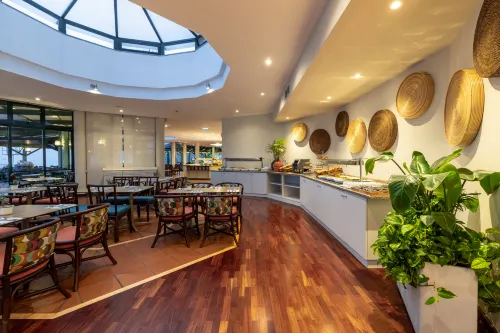 Pestana Ocean Bay Resort Dining Photos