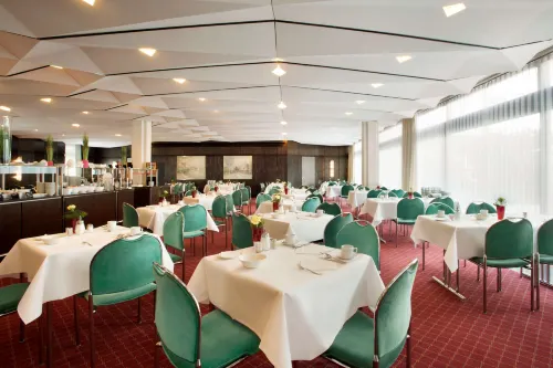 Ramada by Wyndham Nuernberg Parkhotel Dining Photos