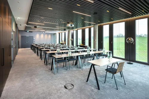 Radisson Blu Hotel at Porsche Design Tower Espaces Affaires Photos