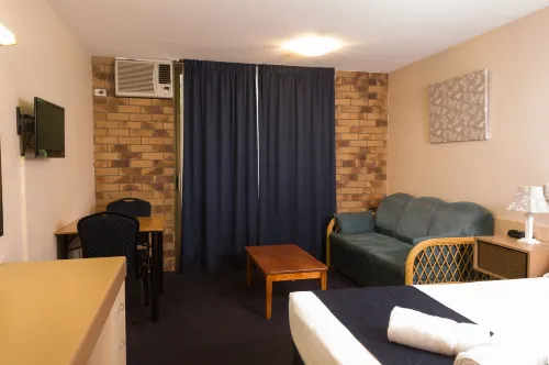 Lancaster Court Motel Rooms Photos