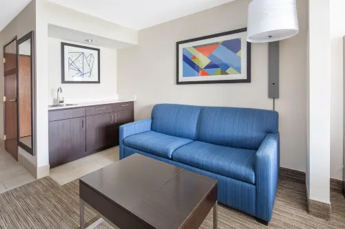 Holiday Inn Express & Suites Bishop Rooms Photos