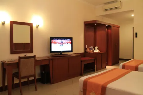 Hotel Mega Lestari Huoneet Photos