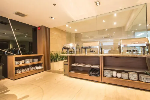 The Luxe Hotel Restauration Photos