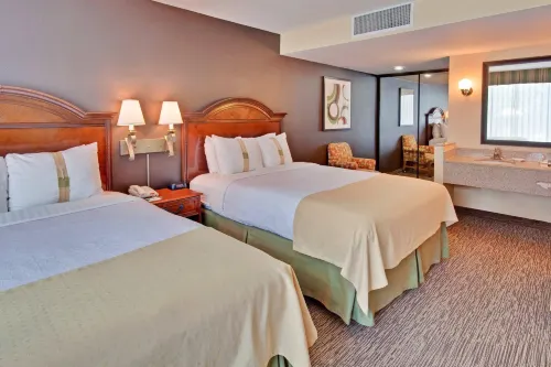 Holiday Inn & Suites Anaheim (1 Blk/Disneyland®) Photos