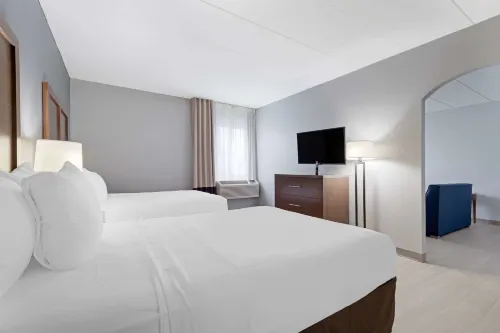 Clarion Hotel & Suites BWI Airport North Photos
