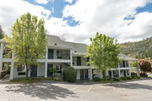 Quality Inn Yosemite Valley Gateway Exterior Photos