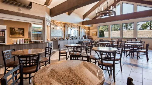 Best Western Plus Silver Saddle Inn Restauration Photos