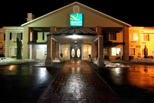 Quality Inn & Suites Airport West Exterior Photos