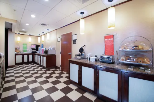 Hampton Inn Linden Dining Photos
