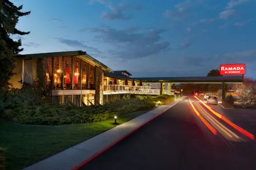 Ramada by Wyndham Spokane Airport Exterior Photos