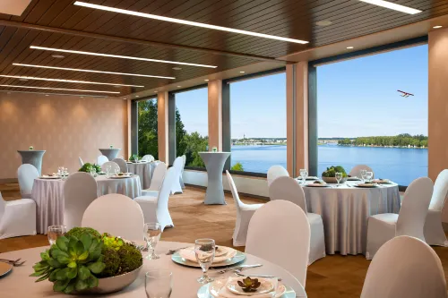 The Lakefront Anchorage Dining Photos