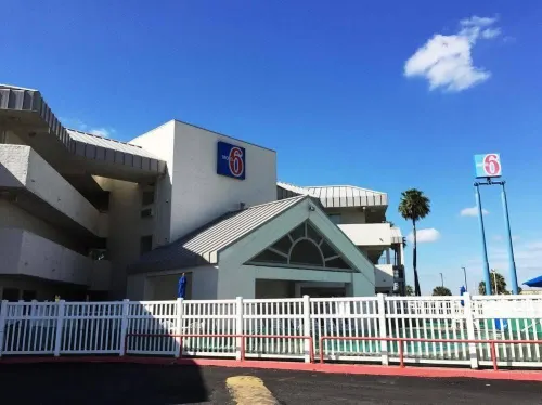 Motel 6 Brownsville, TX North Esterni Photos