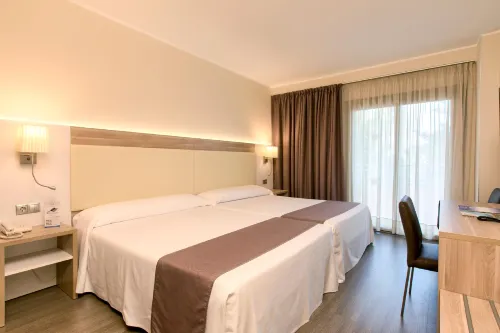 Hotel Benidorm East by Pierre & Vacances Photos