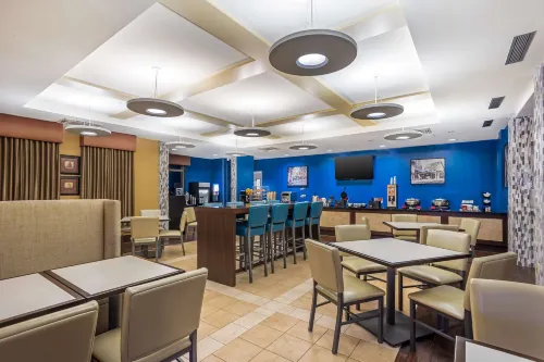 Best Western Plus University Park Inn  Suites Restauration Photos