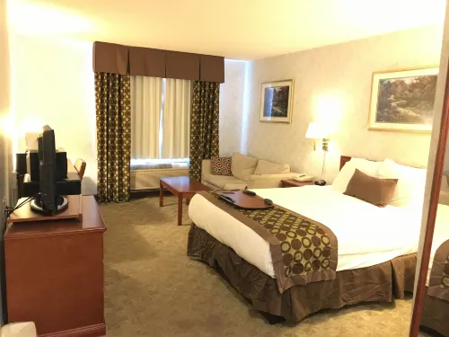 Lexington Inn & Suites-Windsor Rooms Photos