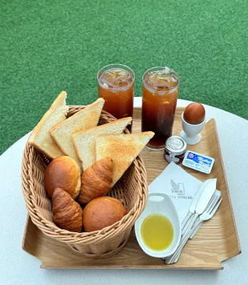 Homers Hotel Dining Photos
