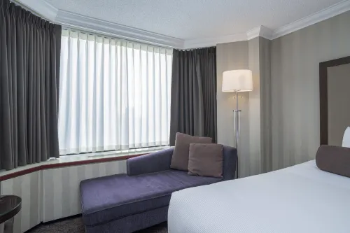 Sandman Signature Edmonton Downtown Hotel Rooms Photos