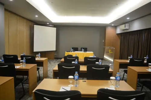 Yunna Hotel Lampung Fasilitas Bisnis Photos