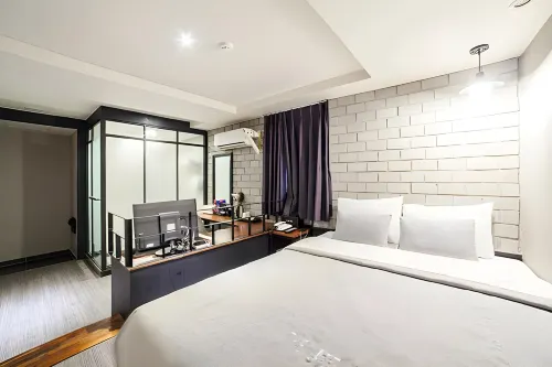 The Last Hotel Nampo Photos