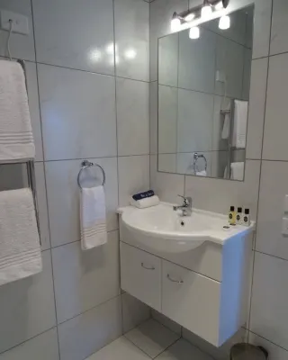 BKs Premier Motel Hamilton Rooms Photos
