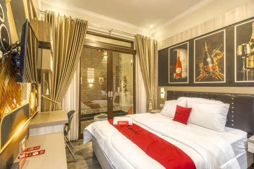 RedDoorz Plus Near Gembira Loka Zoo 2 Kamar Photos