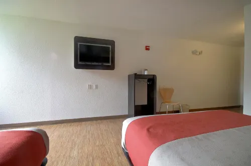 Motel 6 - Miami, FL – Miami International Airport Photos