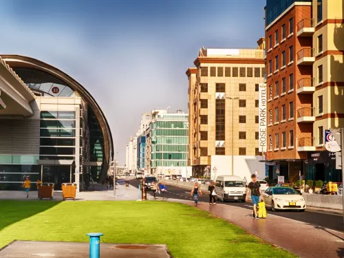 Rose Park Hotel - Al Barsha, Opposite Metro Station Рядом с отелем Photos