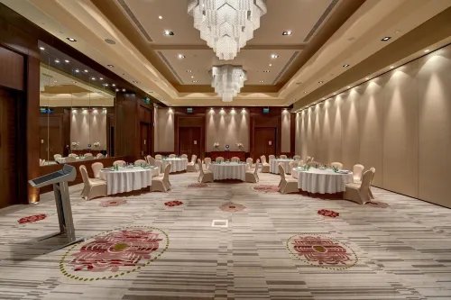 Crowne Plaza Duqm Dining Photos
