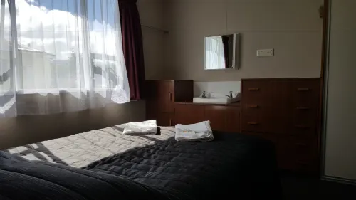 High Country Motel & Backpackers Rooms Photos