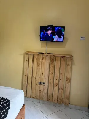 Sari Buana Bed & Breakfast Kamar Photos