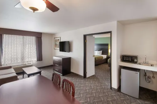 Quality Inn & Suites Airport West Photos