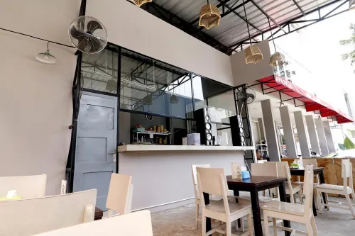 RedDoorz Plus @ Kapuk Business Park Makanan Photos