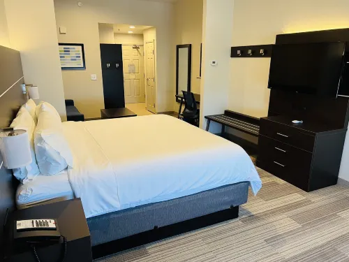 Holiday Inn Express & Suites Salinas Photos