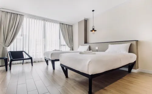 Hataara Kamar Photos