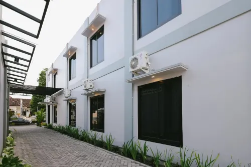 Urbanview B Syariah Lumajang by RedDoorz Eksterior Photos
