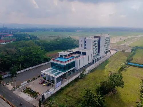 Braling Grand Hotel Purbalingga, Azana Hotels Collection Экстерьер Photos