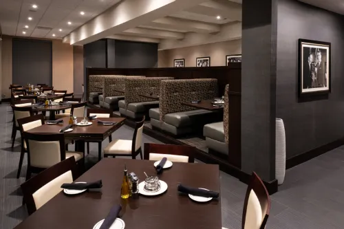 Holiday Inn & Suites Farmington Hills - Detroit NW Restauration Photos